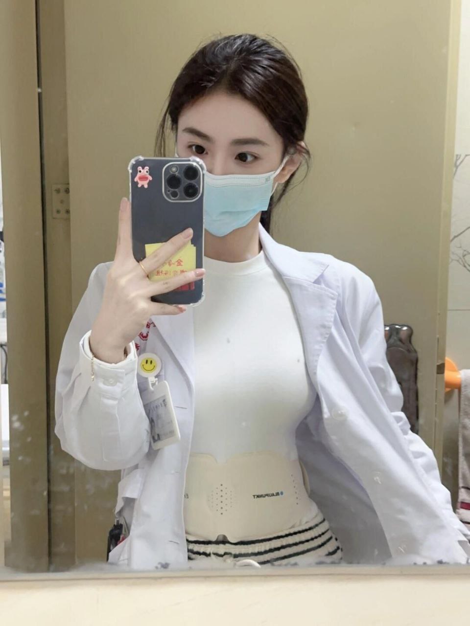 云闪付惊现1000万亿欠款？银行深夜回应引爆全网，真相让人哭笑不得！